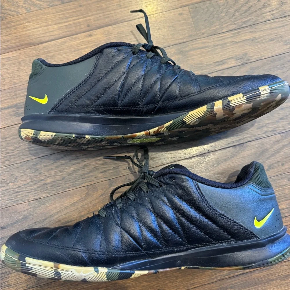 Nike Gato Indoor Soccer Shoe